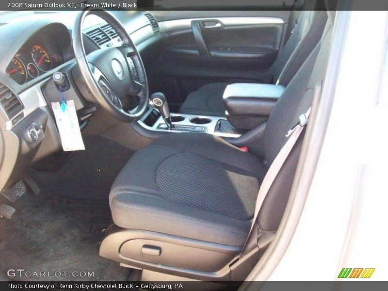 Cream White / Black 2008 Saturn Outlook XE