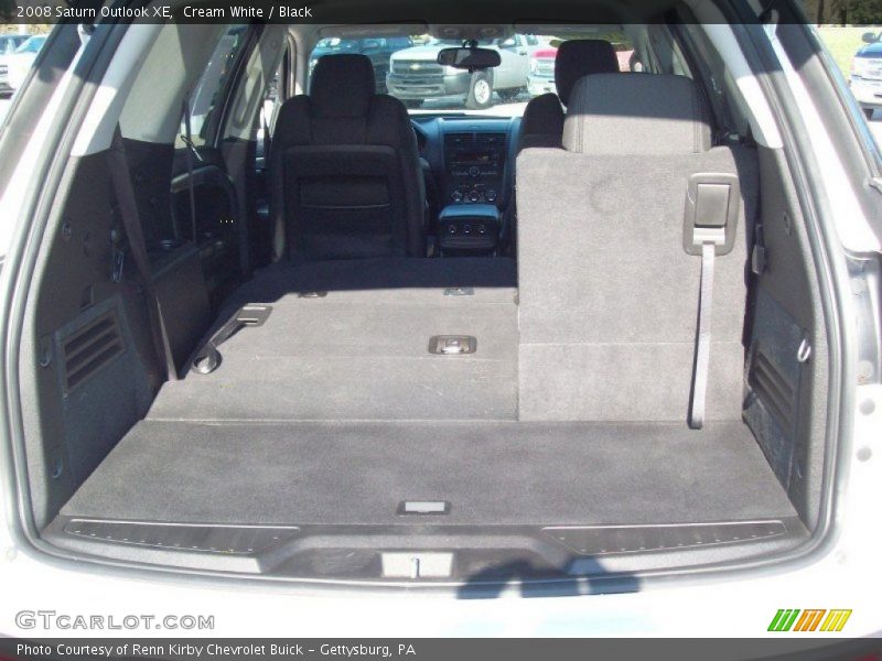 Cream White / Black 2008 Saturn Outlook XE
