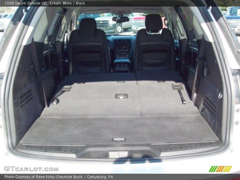 Cream White / Black 2008 Saturn Outlook XE