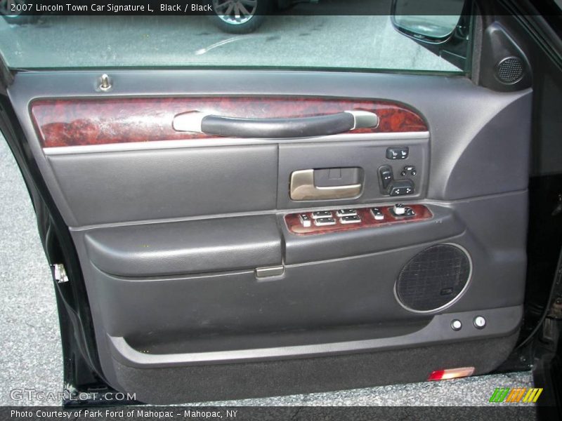 Black / Black 2007 Lincoln Town Car Signature L