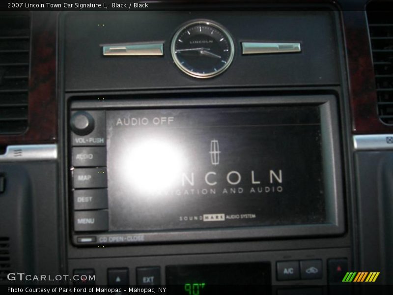Black / Black 2007 Lincoln Town Car Signature L