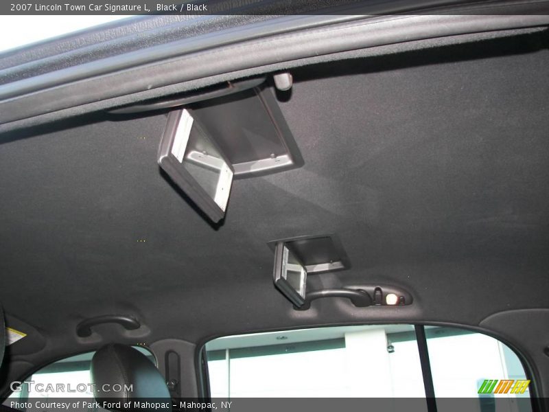 Black / Black 2007 Lincoln Town Car Signature L