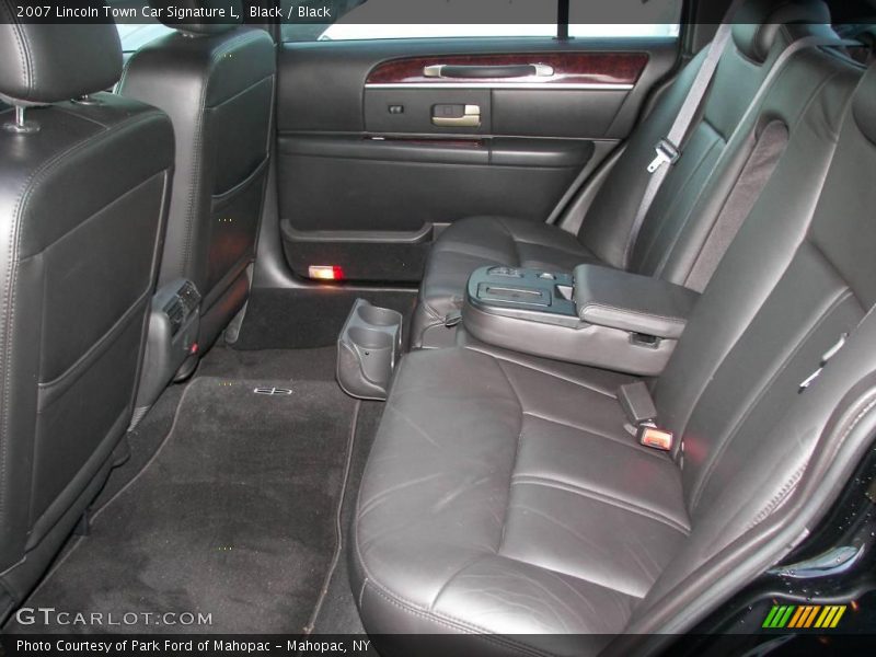 Black / Black 2007 Lincoln Town Car Signature L