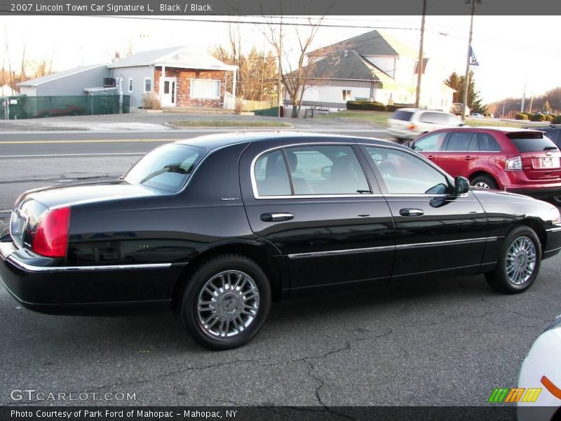 Black / Black 2007 Lincoln Town Car Signature L