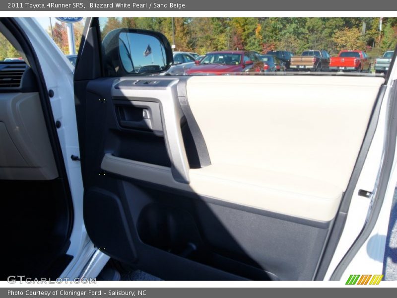 Blizzard White Pearl / Sand Beige 2011 Toyota 4Runner SR5