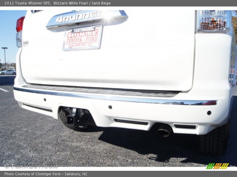 Blizzard White Pearl / Sand Beige 2011 Toyota 4Runner SR5