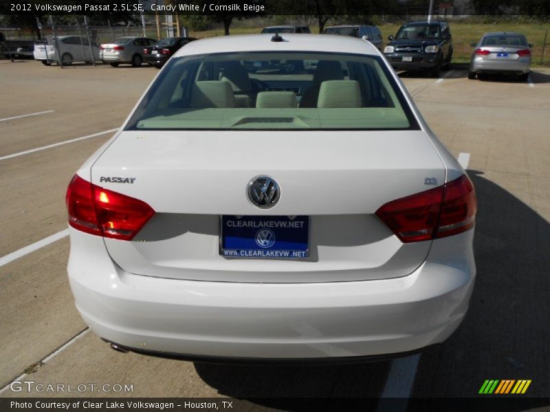 Candy White / Cornsilk Beige 2012 Volkswagen Passat 2.5L SE