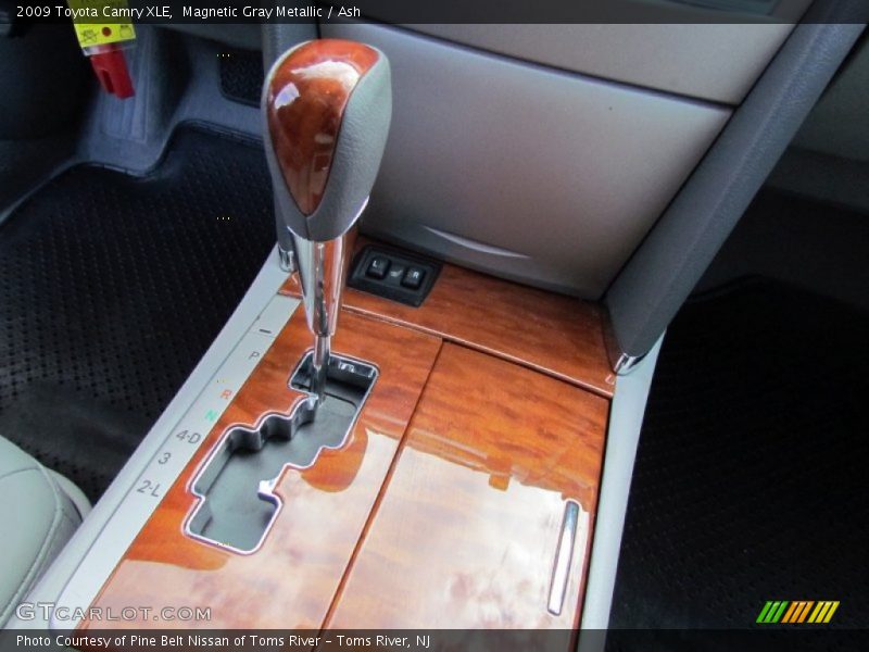 Magnetic Gray Metallic / Ash 2009 Toyota Camry XLE