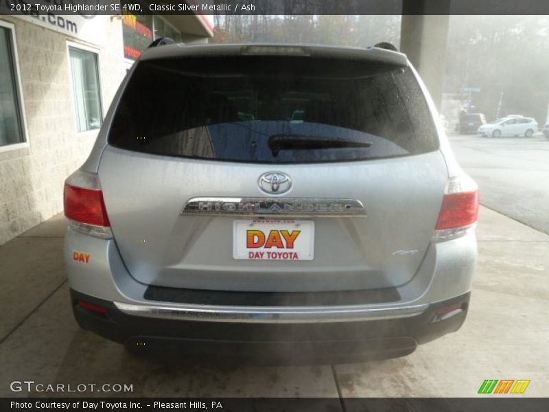 Classic Silver Metallic / Ash 2012 Toyota Highlander SE 4WD