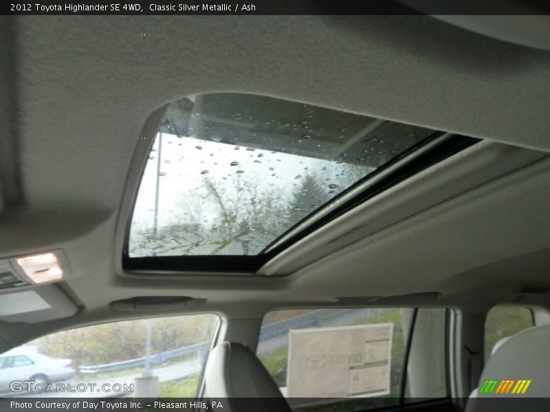 Classic Silver Metallic / Ash 2012 Toyota Highlander SE 4WD