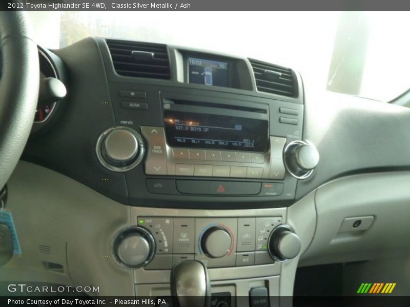 Classic Silver Metallic / Ash 2012 Toyota Highlander SE 4WD