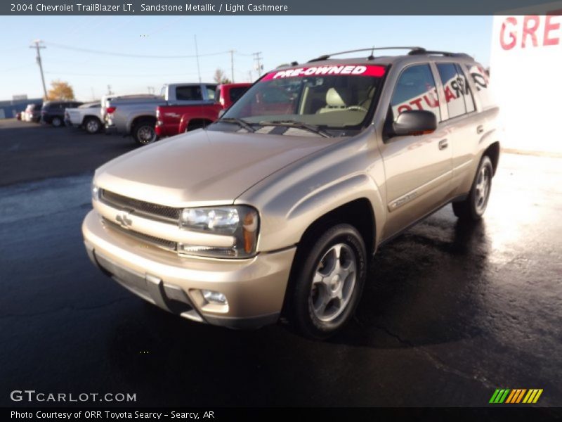 Sandstone Metallic / Light Cashmere 2004 Chevrolet TrailBlazer LT