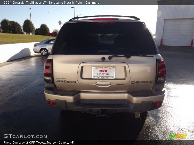 Sandstone Metallic / Light Cashmere 2004 Chevrolet TrailBlazer LT