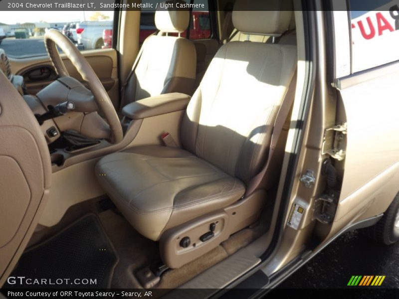 Sandstone Metallic / Light Cashmere 2004 Chevrolet TrailBlazer LT