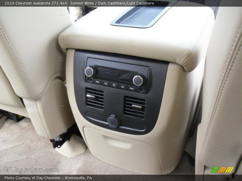 Summit White / Dark Cashmere/Light Cashmere 2010 Chevrolet Avalanche Z71 4x4