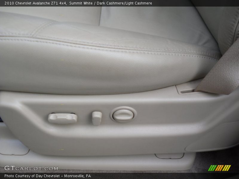 Summit White / Dark Cashmere/Light Cashmere 2010 Chevrolet Avalanche Z71 4x4
