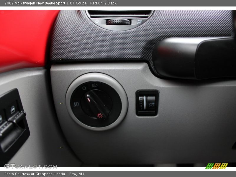 Red Uni / Black 2002 Volkswagen New Beetle Sport 1.8T Coupe