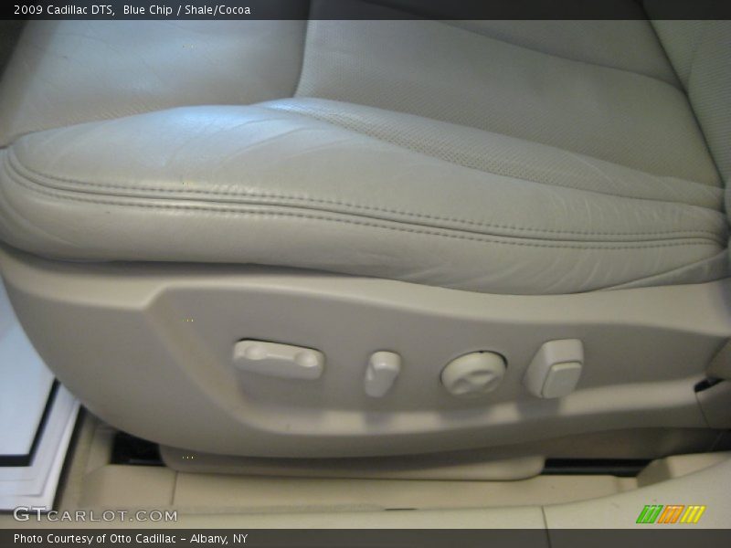 Blue Chip / Shale/Cocoa 2009 Cadillac DTS