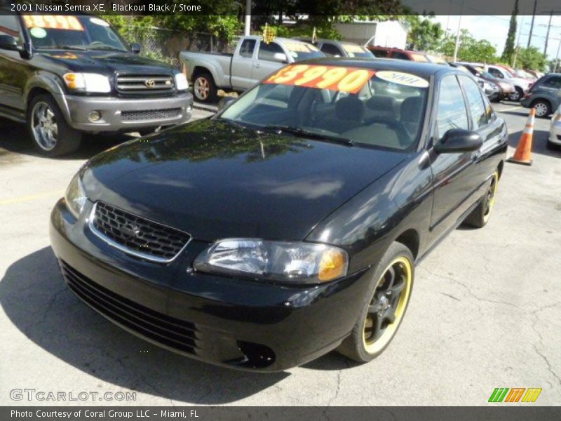 Blackout Black / Stone 2001 Nissan Sentra XE