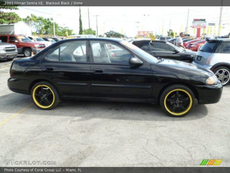 Blackout Black / Stone 2001 Nissan Sentra XE