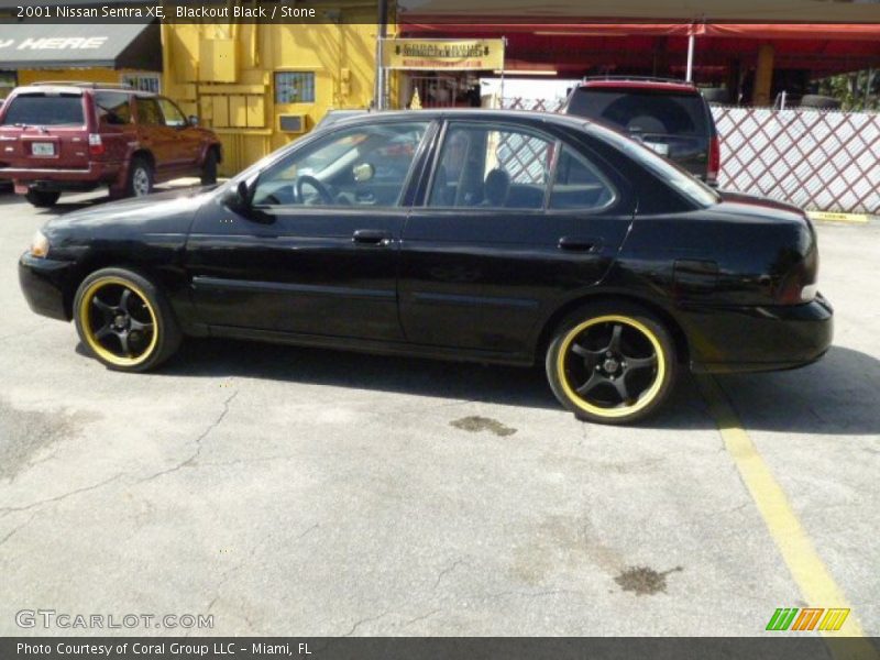 Blackout Black / Stone 2001 Nissan Sentra XE