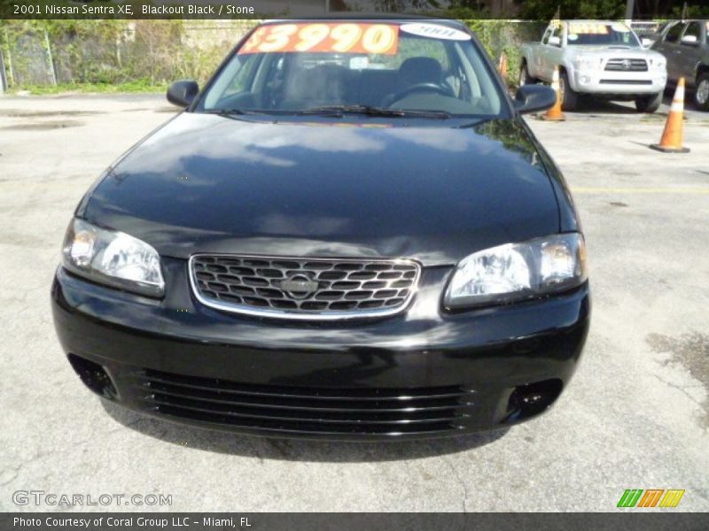 Blackout Black / Stone 2001 Nissan Sentra XE
