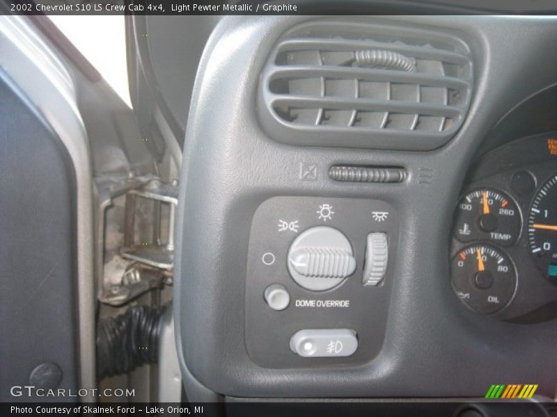 Light Pewter Metallic / Graphite 2002 Chevrolet S10 LS Crew Cab 4x4