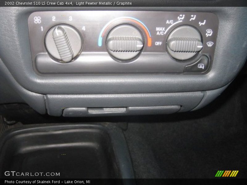Light Pewter Metallic / Graphite 2002 Chevrolet S10 LS Crew Cab 4x4