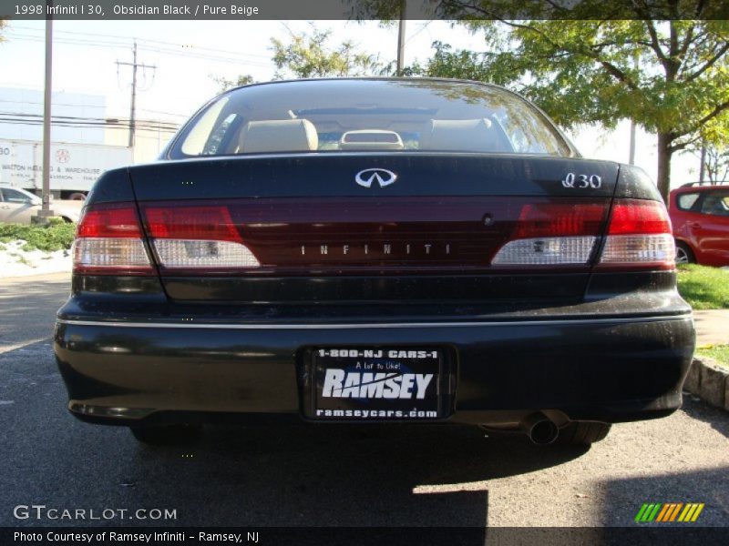 Obsidian Black / Pure Beige 1998 Infiniti I 30