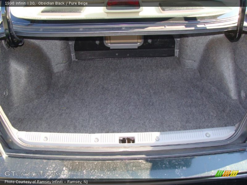 Obsidian Black / Pure Beige 1998 Infiniti I 30