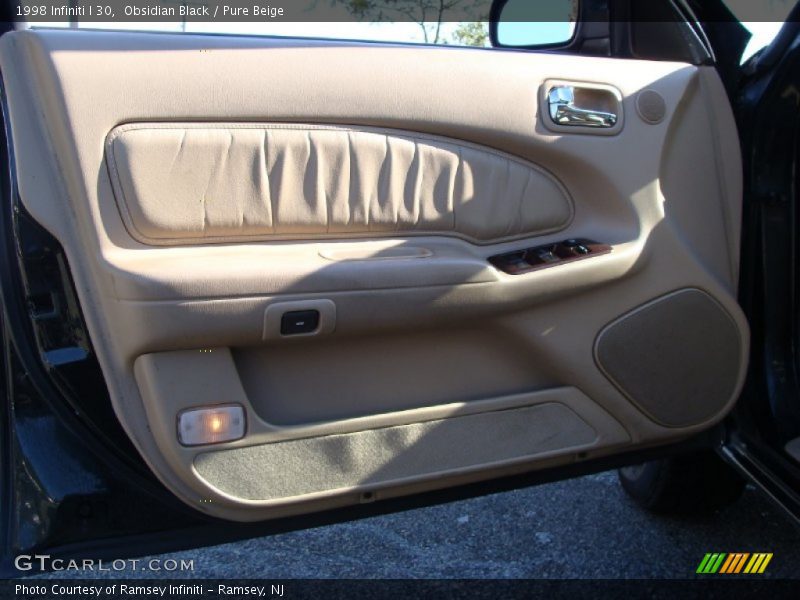 Obsidian Black / Pure Beige 1998 Infiniti I 30