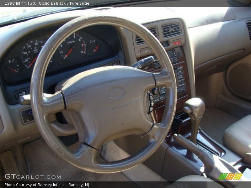 Obsidian Black / Pure Beige 1998 Infiniti I 30
