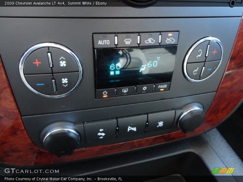 Summit White / Ebony 2009 Chevrolet Avalanche LT 4x4