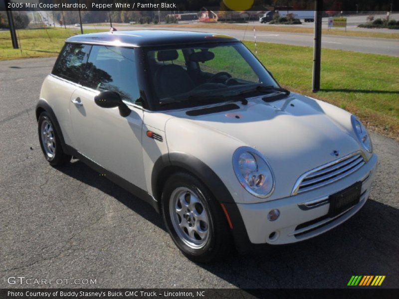 Pepper White / Panther Black 2005 Mini Cooper Hardtop
