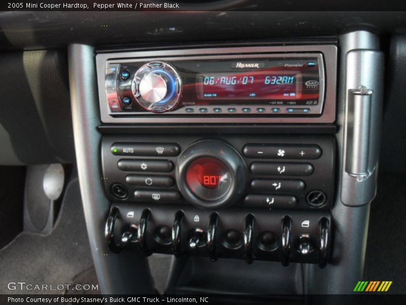 Pepper White / Panther Black 2005 Mini Cooper Hardtop