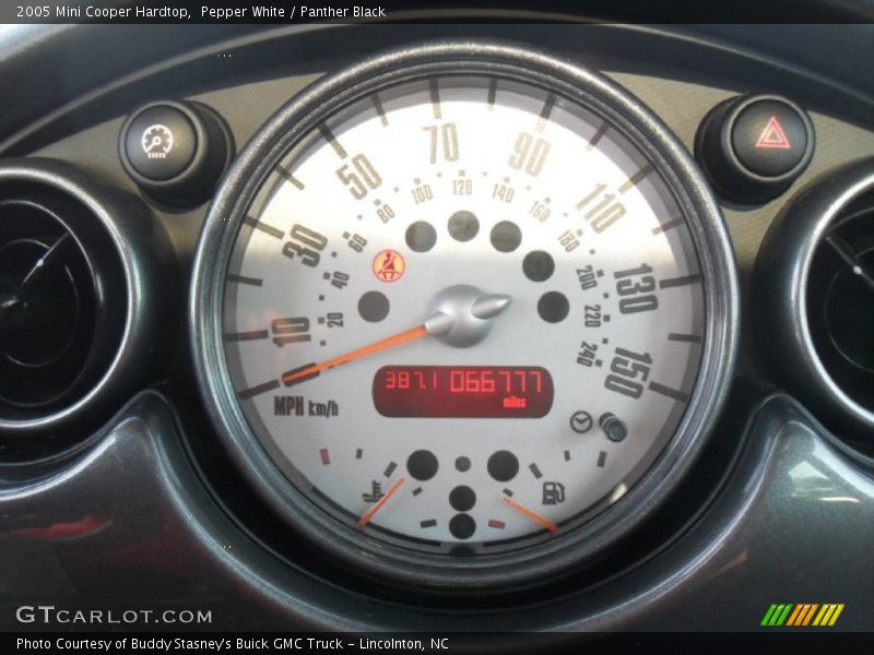 Pepper White / Panther Black 2005 Mini Cooper Hardtop