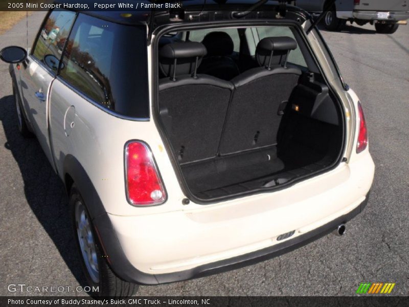 Pepper White / Panther Black 2005 Mini Cooper Hardtop