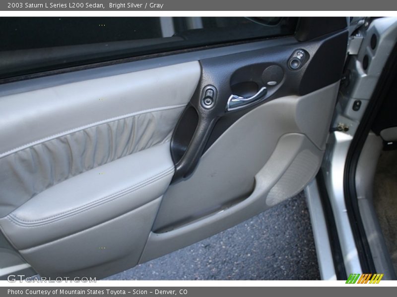 Bright Silver / Gray 2003 Saturn L Series L200 Sedan