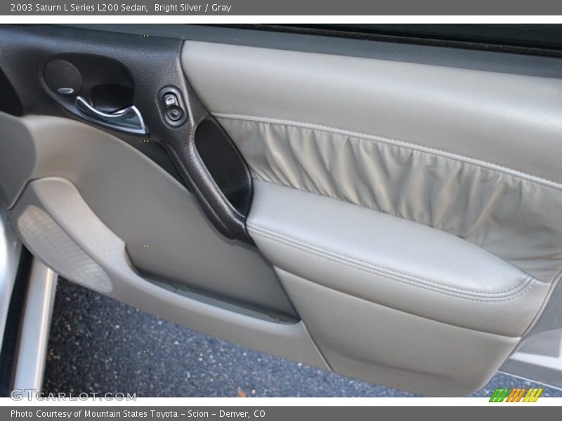 Bright Silver / Gray 2003 Saturn L Series L200 Sedan