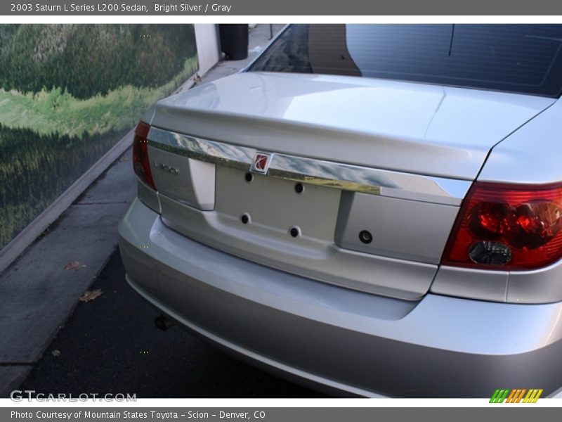 Bright Silver / Gray 2003 Saturn L Series L200 Sedan