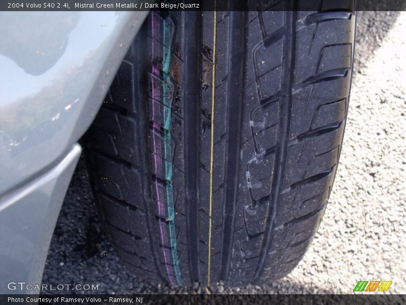 Mistral Green Metallic / Dark Beige/Quartz 2004 Volvo S40 2.4i