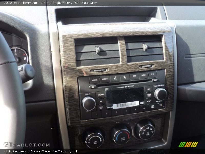 Bright White / Dark Slate Gray 2012 Jeep Liberty Limited 4x4