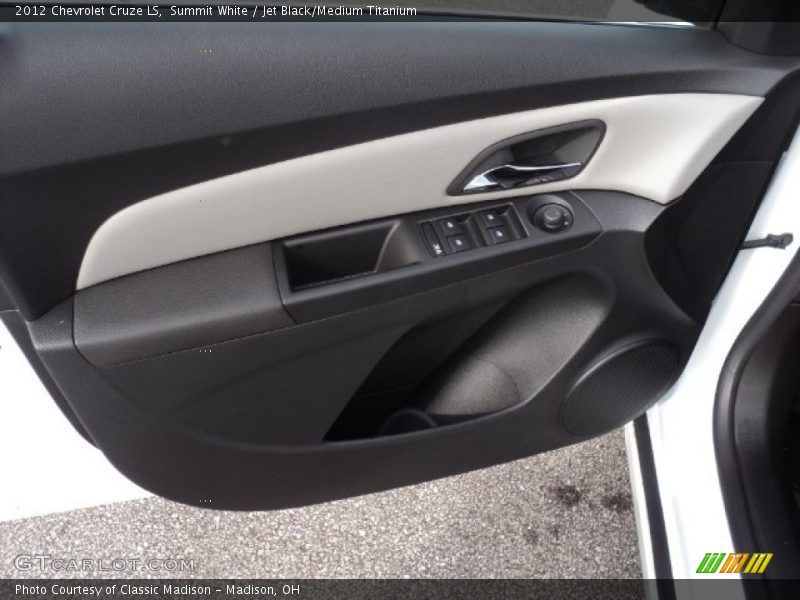 Summit White / Jet Black/Medium Titanium 2012 Chevrolet Cruze LS