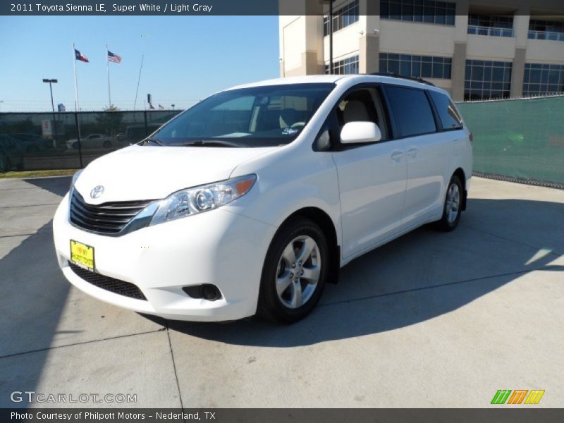 Super White / Light Gray 2011 Toyota Sienna LE