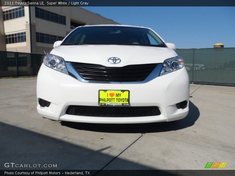 Super White / Light Gray 2011 Toyota Sienna LE