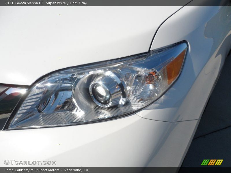 Super White / Light Gray 2011 Toyota Sienna LE