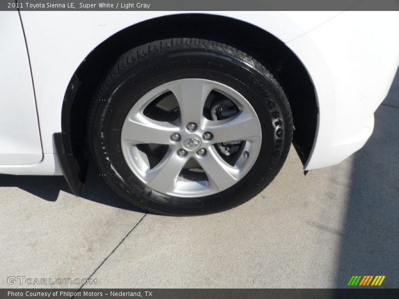 Super White / Light Gray 2011 Toyota Sienna LE