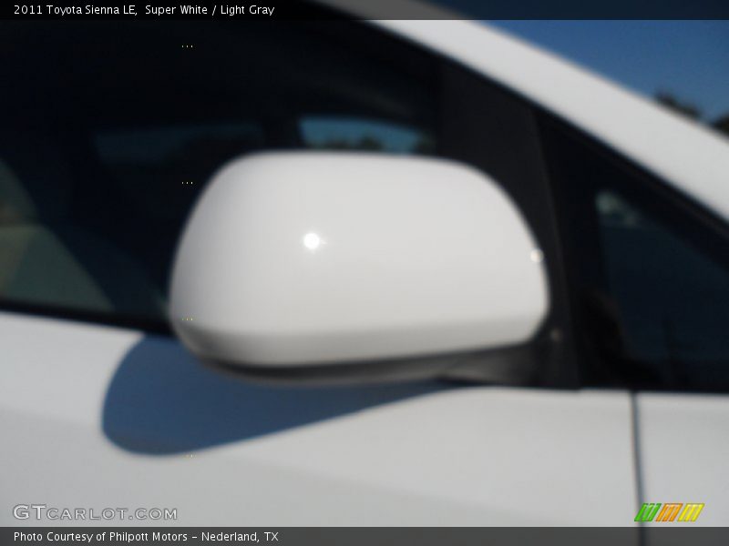 Super White / Light Gray 2011 Toyota Sienna LE