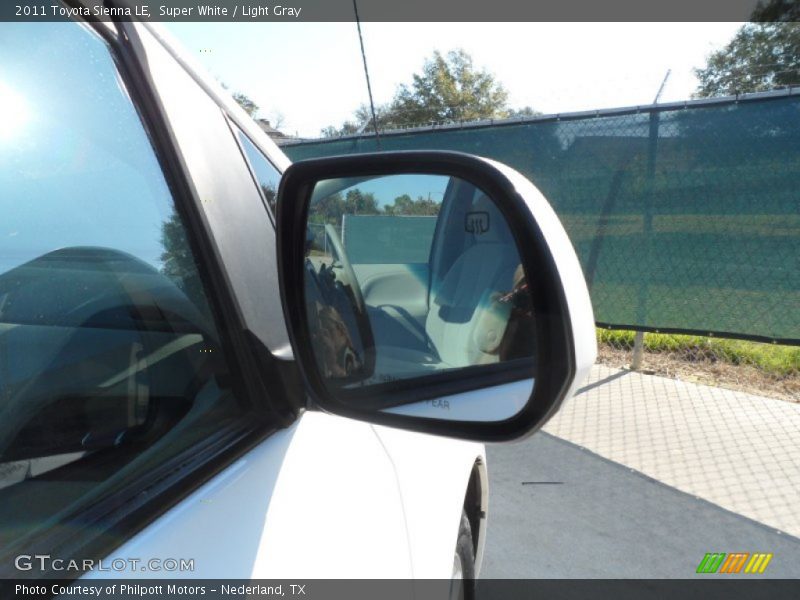 Super White / Light Gray 2011 Toyota Sienna LE