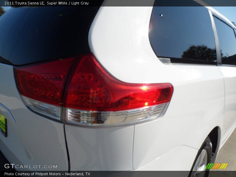 Super White / Light Gray 2011 Toyota Sienna LE